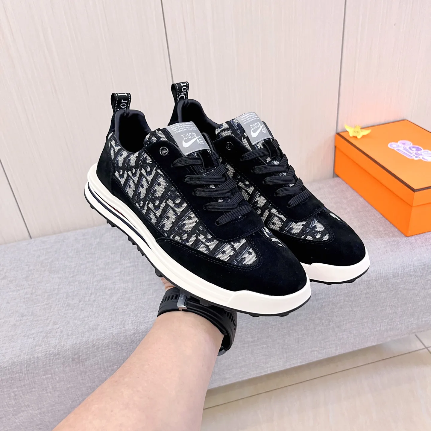 🚘🚘Factory batch 440 men's shoes💰[Dior]🔥Men's high-end brand of shoes official website 1:1 latest masterpiece: the upper is made of Italian imported first-layer cowhide with a comfortable and breathable lining➕original non-slip and wear-resistant outsole🔥, making walking more convenient and comfortable! An exclusive new model, a stunning work, a beautiful 1:1 replica [color] compared to the official quality! Create a fashionable personality to set off your uniqueness! A must-have for trendy men! Classic🔥Size: 38-44 Color: 🔥Multiple colors available🔥.